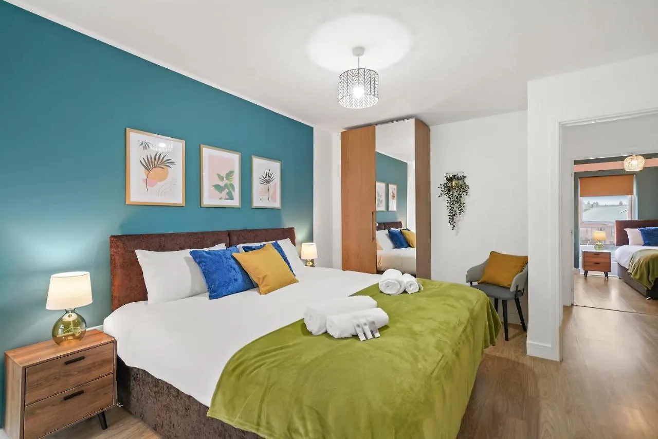 East London Townhouse Sleeps 7 With 1 Parking Space Goodmayes 0*,  United Kingdom