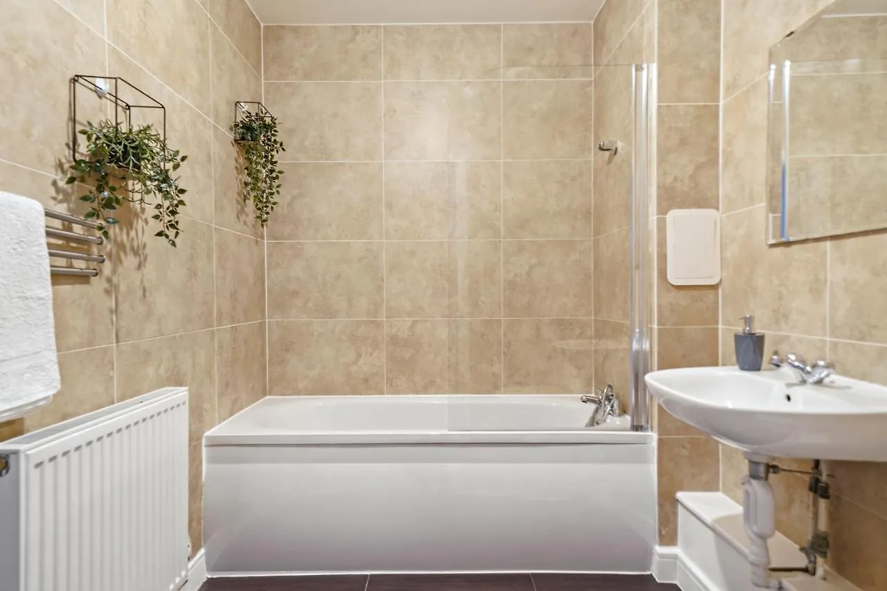 East London Townhouse Sleeps 7 With 1 Parking Space Goodmayes