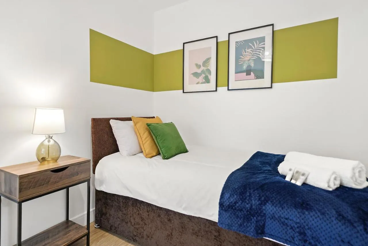 East London Townhouse Sleeps 7 With 1 Parking Space Goodmayes United Kingdom