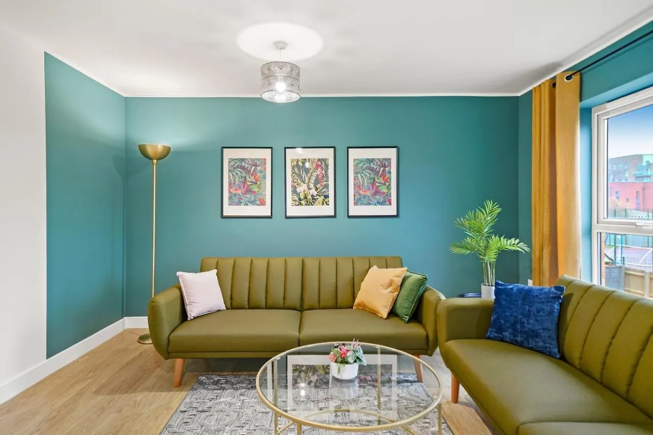 East London Townhouse Sleeps 7 With 1 Parking Space Goodmayes Holiday home