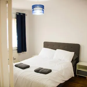 House In Near Windsor & Heathrow Holiday home